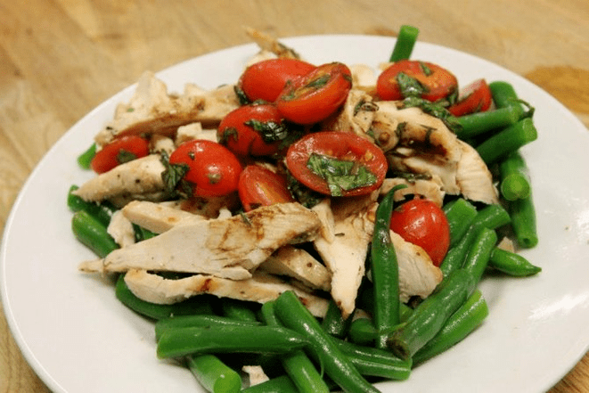Salade de poulet au régime protéiné